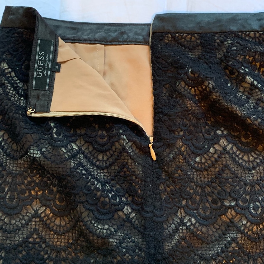 Guess mini skirt - Picture 2 of 4